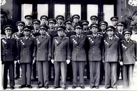 1955年授衔后，为什么都说“军衔是荣誉，级别是待遇”？图片