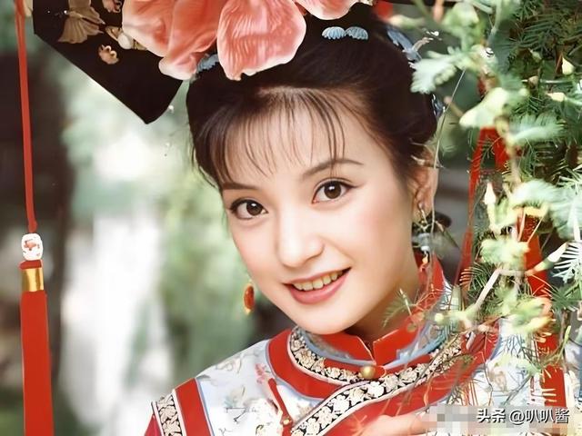 拔出萝卜带出泥！49岁赵薇近况被曝，原来圈内封杀只是冰山一角