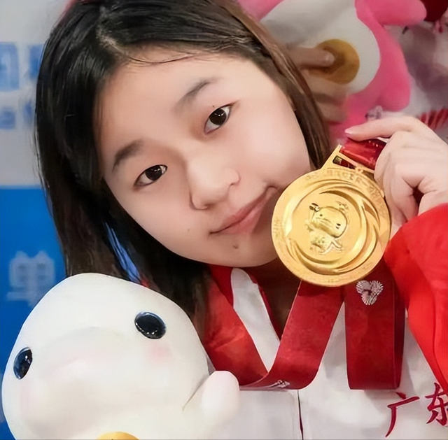 豪宅风波升级！专家建议拆除全红婵雕像，樊振东的话终于有人信了