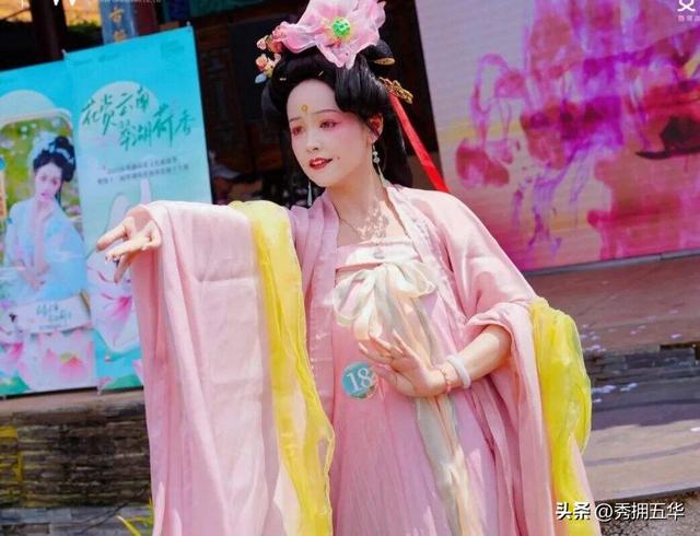 翠湖公园第十三届荷花展之“荷花仙子”大赛，文化雅韵映荷风