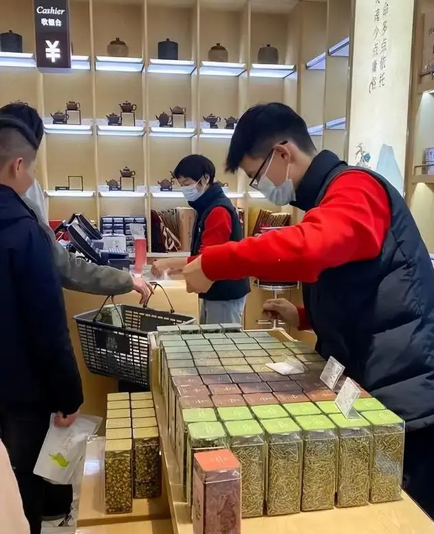 大量日本游客涌入北京，打着旅游幌子不去旅游不吃美食，为啥来？