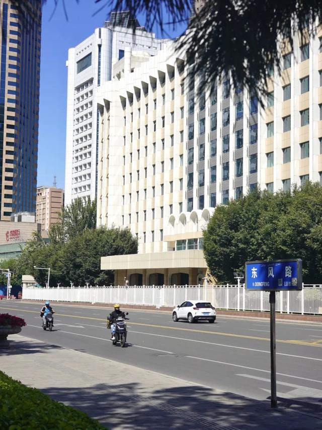 乘着“东风”，扎进乌鲁木齐的漂亮街
