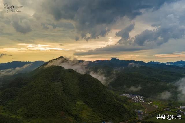 暴雨过后，高速公路上的美景呈现出别样的三部曲，有缘人才能得见