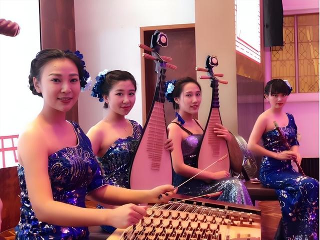 22年前，“女子十二乐坊”爆火，放弃中国去日本发展，如今咋样了