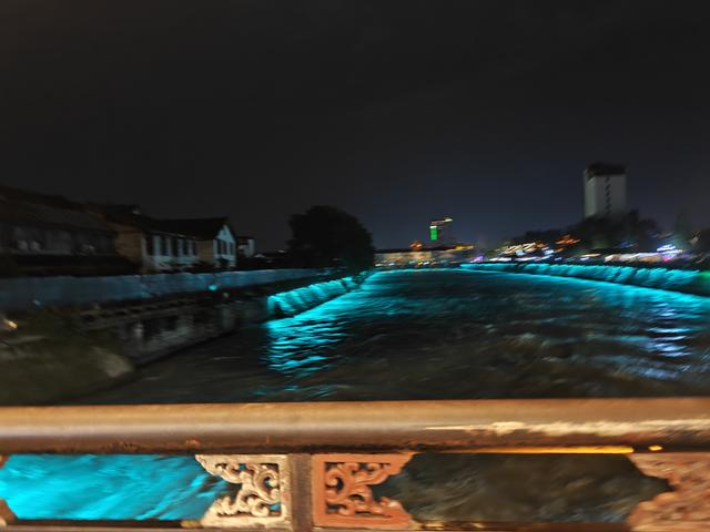 都江堰蓝眼泪景观带