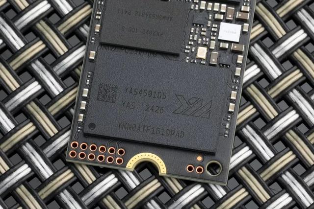 配备长江存储PC411 SSD、畅玩《黑神话：悟空》！联想拯救者Legion Go S游戏掌机体验