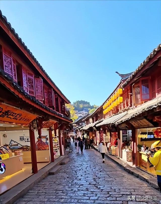 古镇“过度商业”是假象！真正问题：它商业得不够高级，没灵魂！
