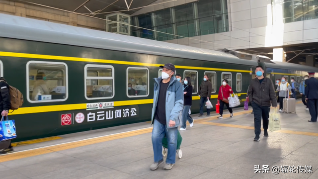 极光为约，冰雪为媒！乘普铁列车共赴一场冰雪盛宴！