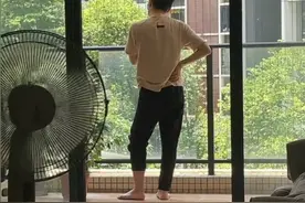 引起共鸣，中年夫妻双双失业待在家中，三天了没有说过一句话图片