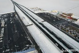 S21线（阿乌高速）五家渠南互通路段将全封闭施工图片