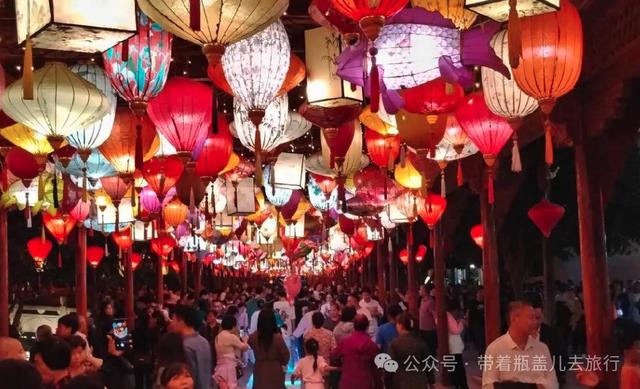四川南部小城，与网红荣昌一字之差，为何游客都往隔壁邻居家跑？