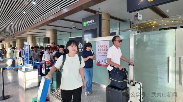 首尔至武夷山定制航班首航成功