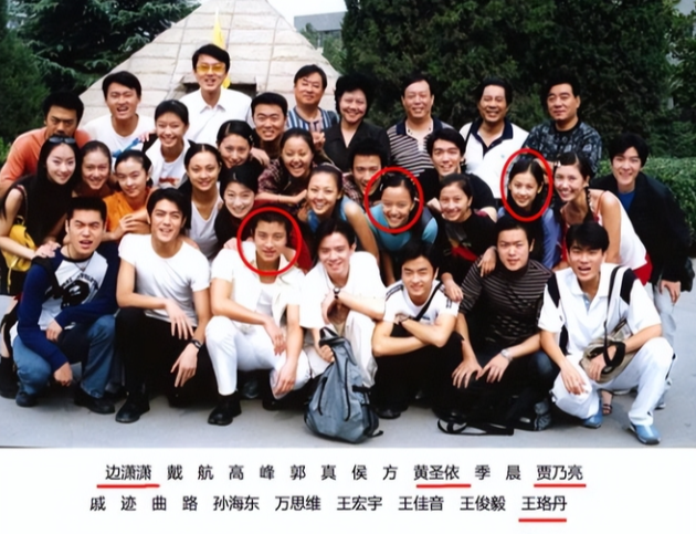于娜印小天国庆节相聚，昔日女神变成胖大婶，印小天苍老又憔悴
