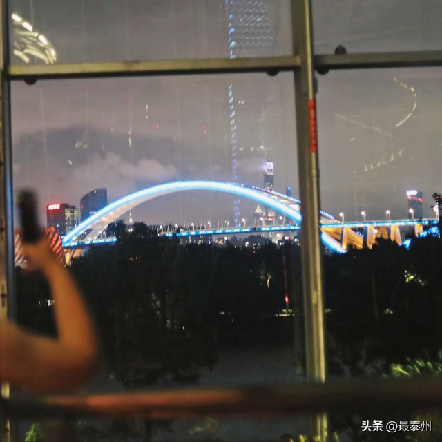 沪上夜消费破 880 亿，年轻人追夜潮，文化社交成新宠