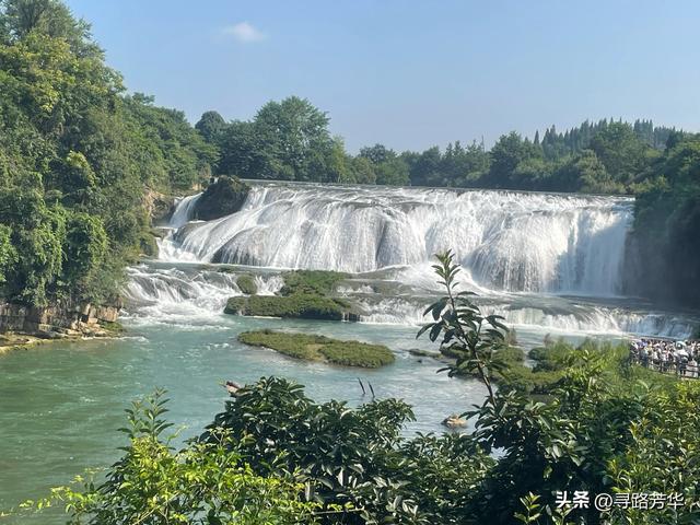 在陡坡塘瀑布的人流外，寻找一处宁静所在