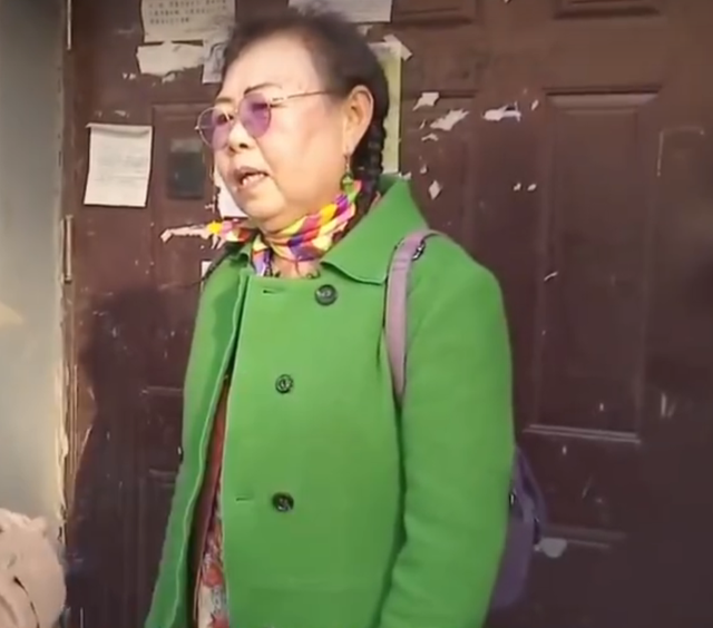 大妈相亲不要彩礼，直言喜欢年轻“壮小伙”，却惨遭52岁大叔拒绝