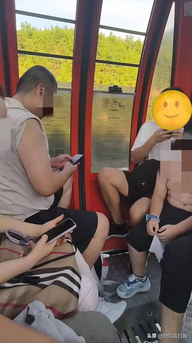 张家界天门山索道突发故障，游客被挂空中2小时后中暑？景区回应：退赔需游客主动联系