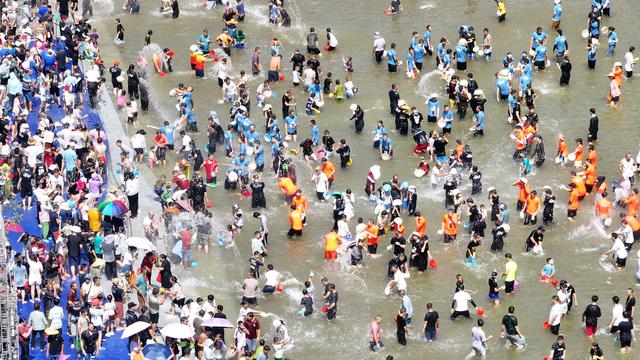 广东连山“七月香”：壮瑶汉各族儿女戏水祈福 水韵氧吧城清凉一夏