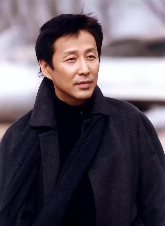 她陪伴陈道明8年，2亿身价不求名分，转身嫁王菲初恋成人生赢家