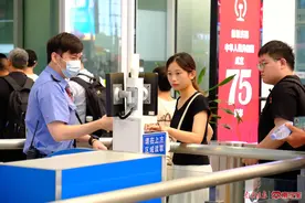 28.4万人次!国庆假期首日南宁车站发送旅客人数再创新高!图片