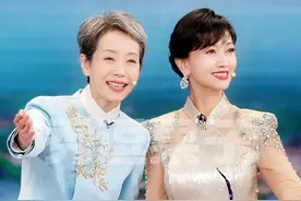 71岁赵雅芝和61岁叶童亮相春晚，再现“借伞”经典片段！图片