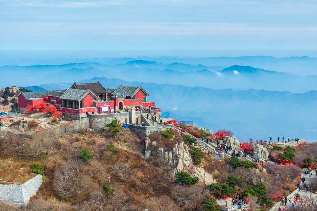 暮秋泰山，用绚烂迎接冬天的到来