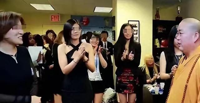 女徒弟众多，老僧见面下跪，释永信在少林寺的生活，到底有多爽？