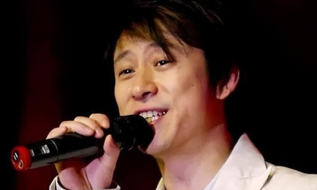 那个连登14次春晚的歌坛巨星，如今家产被拍卖“住进”养老院？