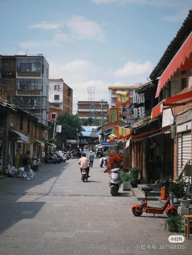 逃离高温！高铁直达22℃清凉之都，比六盘水凉快！草原惊艳瀑布奇绝，人均50吃到爽！
