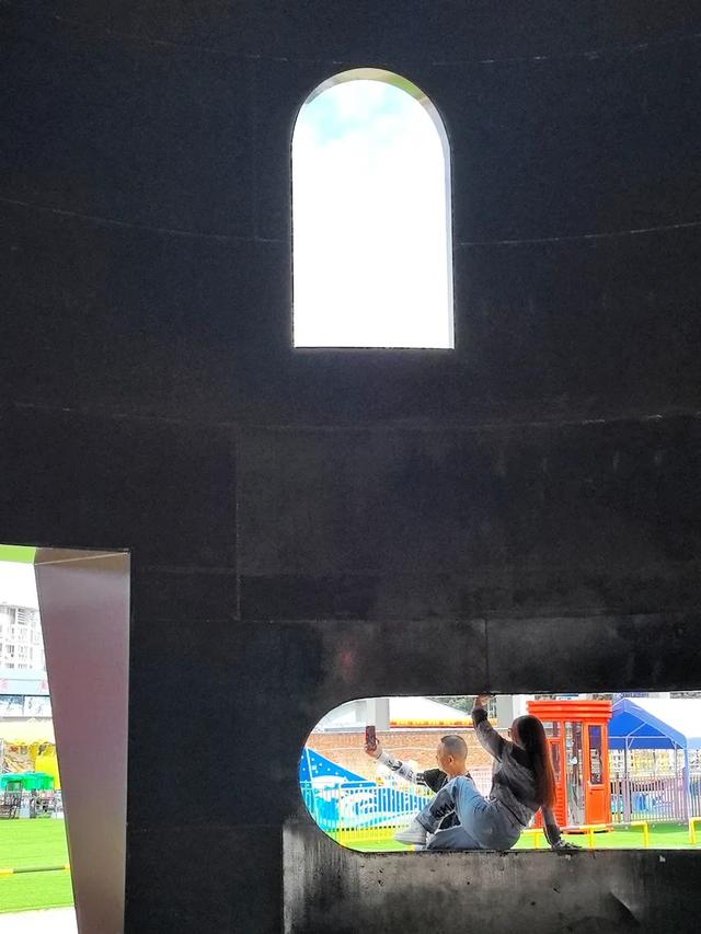 桂林:油罐乐园笑语盈!