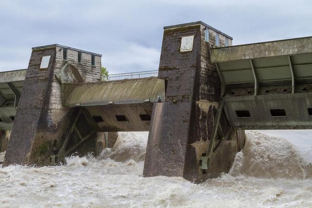 突发！乌军轰炸俄罗斯大坝引发洪水！普京宣布世界独一无二导弹