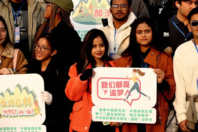 网络名人打卡南充（国际）徒步节，解锁一江两岸无限美