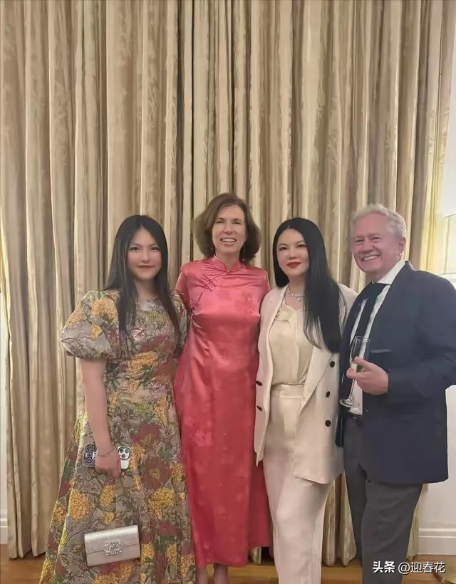 王诗龄晒自家北京小院，大半夜穿旗袍拍照，面无表情上演中式恐怖