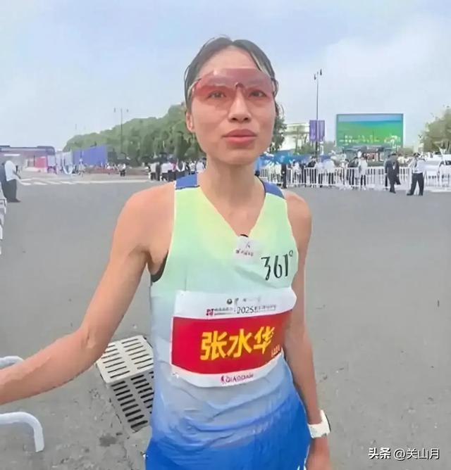 “最快女护士”辞职风波反转？医院两套说辞让人懵了