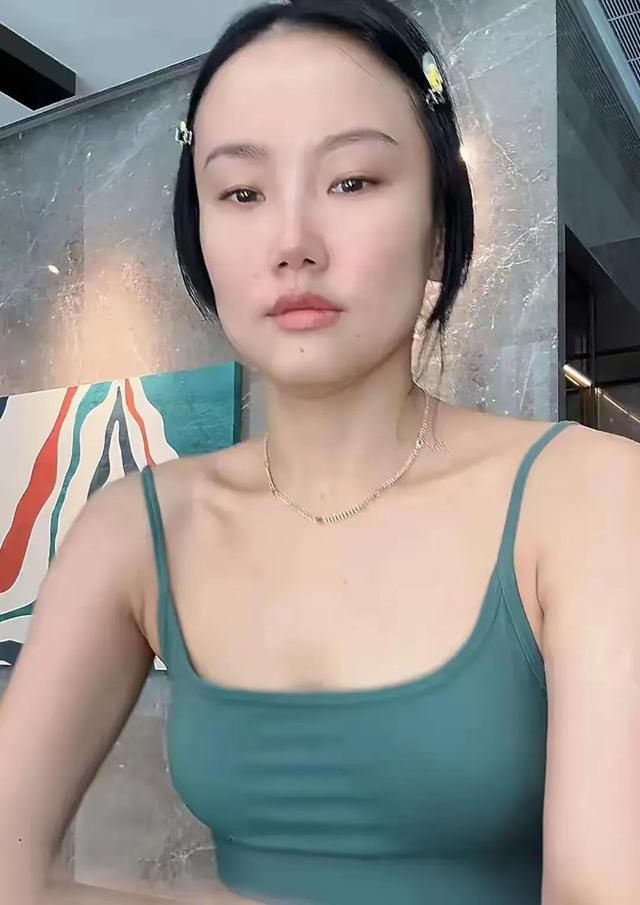 黄龄穿瑜伽健身 身材凹凸有致 腰臀比原来这么顶 真让人羡慕