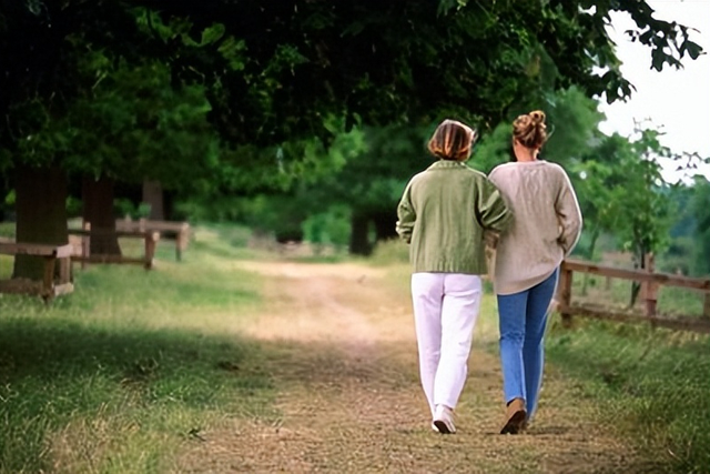 肠癌是散步散出来的？医生：就算是铁打的肠胃，也经不起这样走