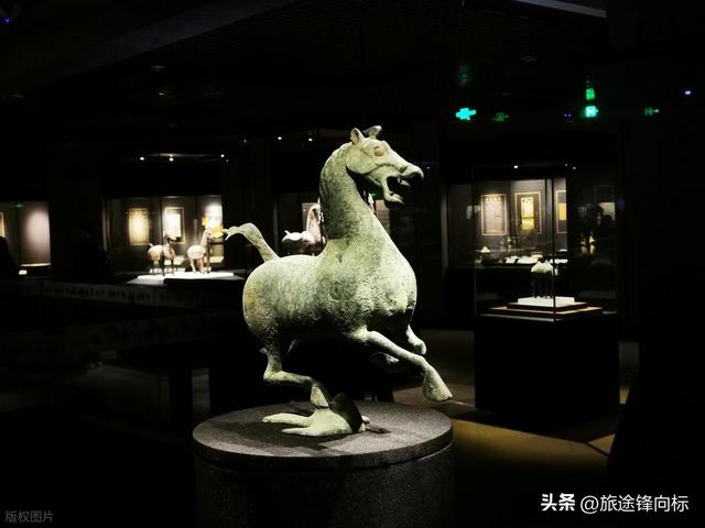 祁连行遇铜奔马，汉墓藏 231 件宝物，为何多数人不知出土地？