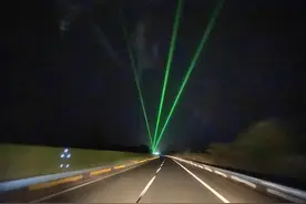 高速上的绿色激光束是干什么用的？老司机：这都不懂还跑高速？图片