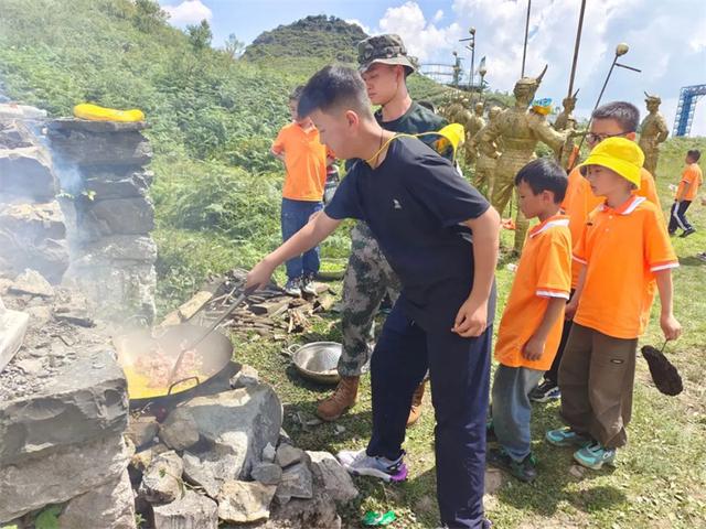百里杜鹃：多彩研学趣味多 动手实践促成长