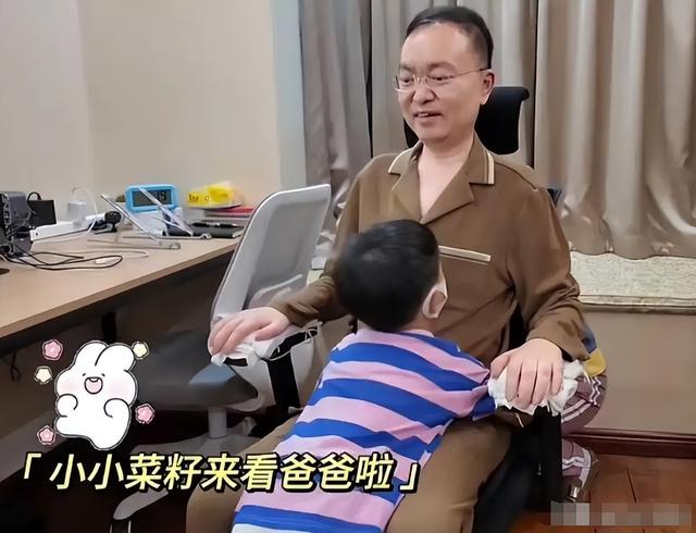 老天太残忍！蔡磊妻子痛苦自曝处境，丈夫濒临死亡，可怜6岁儿子