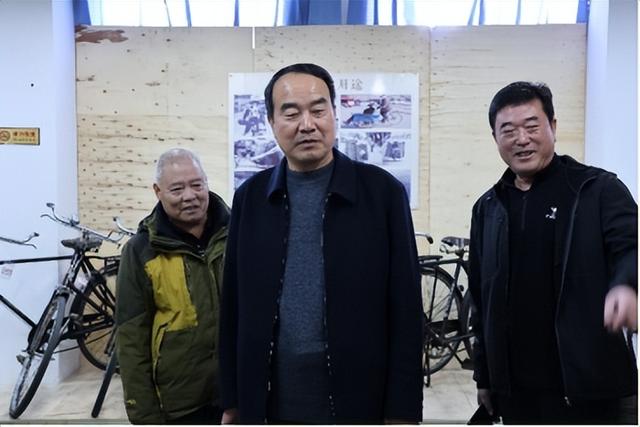 邹平市大闫村党支部组织到三转一响博物馆参观