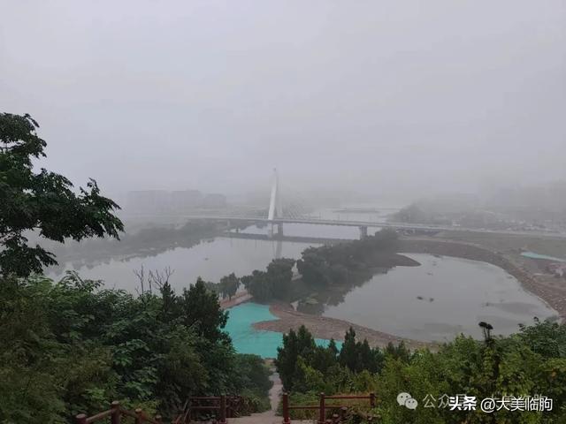 雨后的早上登临朐县城的粟山,眺望县城
