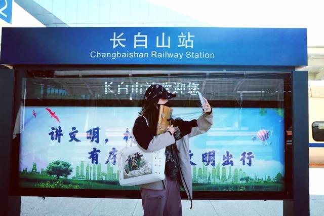 悦观察 | 从“朝发午至”到“全域联动”：看吉林旅游如何接住 “爆发式人气”