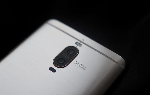 华为Mate 80超透亮灵珑屏，见证中国屏幕登顶