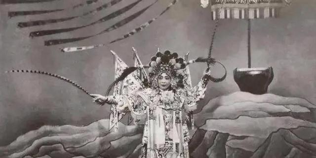 这一次	，47岁的“跳梁小丑”李玉刚，如今已彻底走上了另一条道路