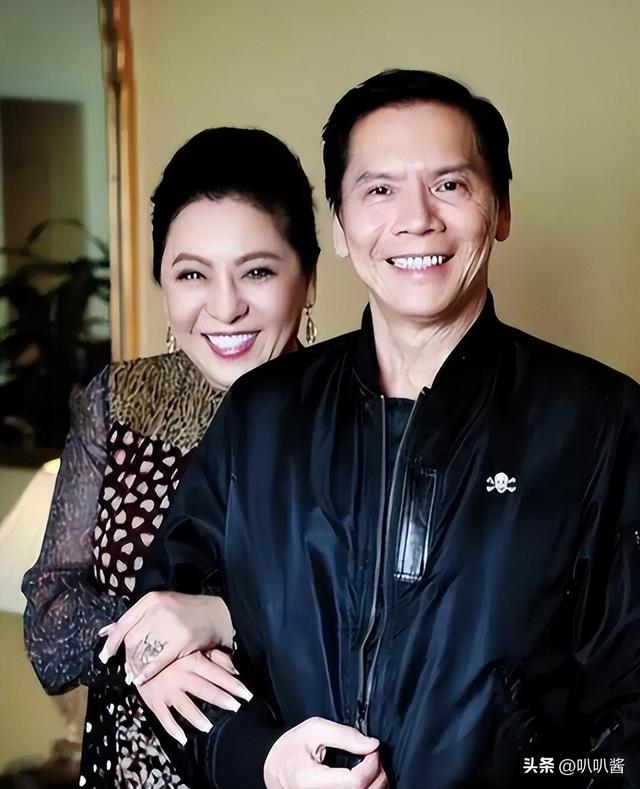 一场追悼会，戳穿向华强夫妇在香港的真实地位，原来李连杰没说谎