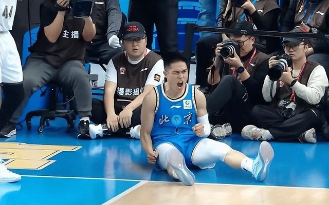 罚球31-17！杨鸣冲动技犯献5罚，让辽宁断送全局，成就北京3连胜