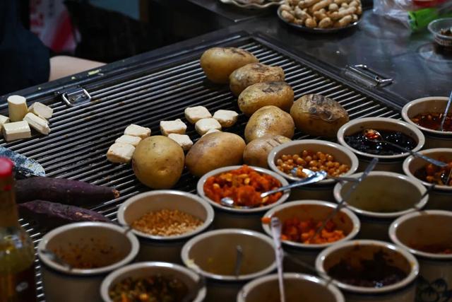 不输昆明！高铁可达20℃暖冬小城，泡温泉晒太阳水果随吃！人少物价低，6元就嗦粉！