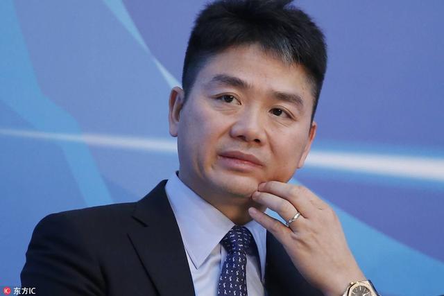 回不去的刘强东：为老家豪捐161亿，祖宅却深夜被泼油漆