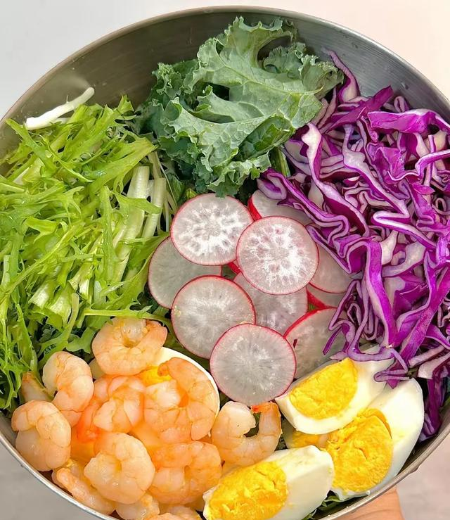 135斤瘦到96斤！我只改早晚两餐：早上鸡蛋燕麦	，晚上全是菜